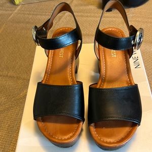 🤎Nine West wedge sandal🤎